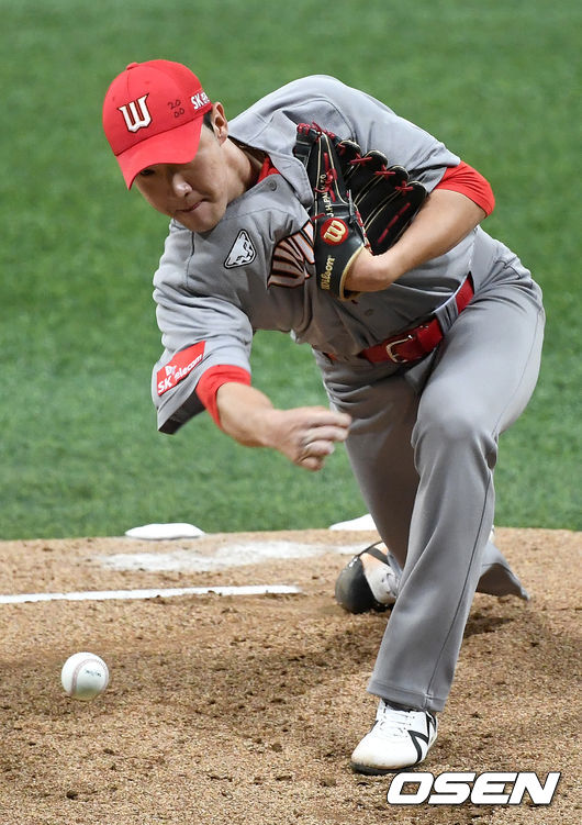 [OSEN=고척, 최규한 기자]SK 선발 박종훈이 힘차게 공을 뿌리고 있다. / dreamer@osen.co.kr