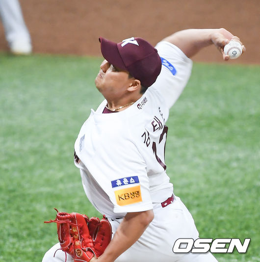 [OSEN=고척,박준형 기자]3회초 키움 두번째 투수 김태훈이 역투하고 있다. /   soul1014@osen.co.kr