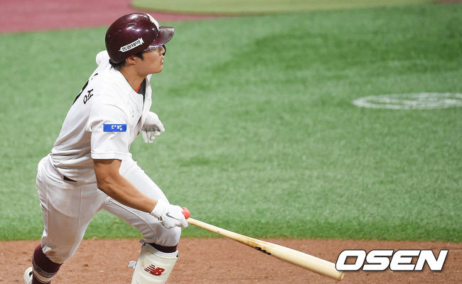[OSEN=고척,박준형 기자]6회말 2사 키움 김하성이 2루타를 날리고 있다. /   soul1014@osen.co.kr