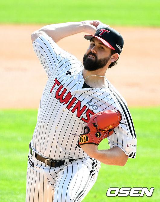 [OSEN=잠실, 지형준 기자]LG 켈리가 역투하고 있다. /jpnews@osen.co.kr