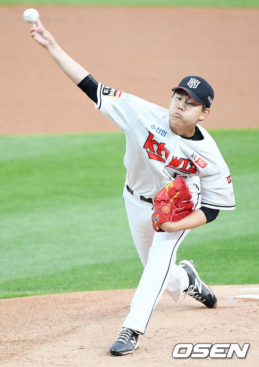 [OSEN=수원 , 민경훈 기자]KT 선발 소형준이 힘차게 공을 뿌리고 있다. /rumi@osen.co.kr