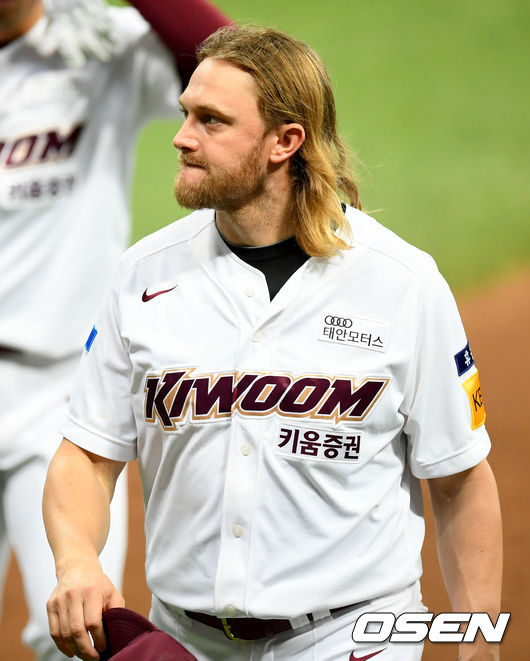 [OSEN=고척, 김성락 기자]경기종료후 키움 모터가 아쉬워하며 그라운드를 나서고 있다./ksl0919@osen.co.kr