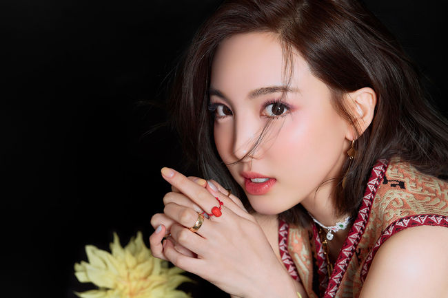 v live