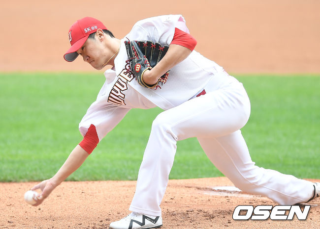 [OSEN=인천, 곽영래 기자]SK 박종훈이 역투하고 있다. /youngrae@osen.co.kr