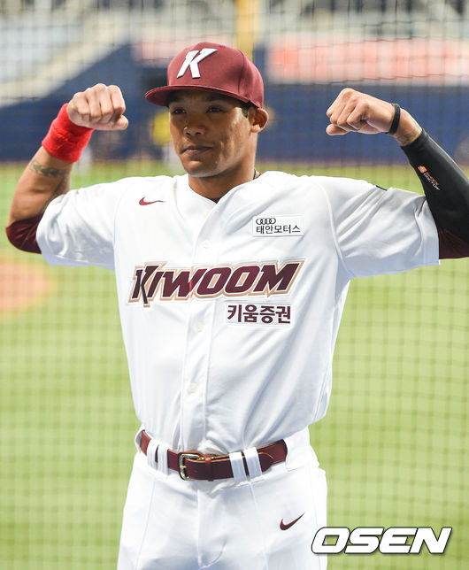 [OSEN=고척, 박준형 기자] 키움 새용병 애디든 러셀이 포즈를 취하고 있다. / soul1014@osen.co.kr