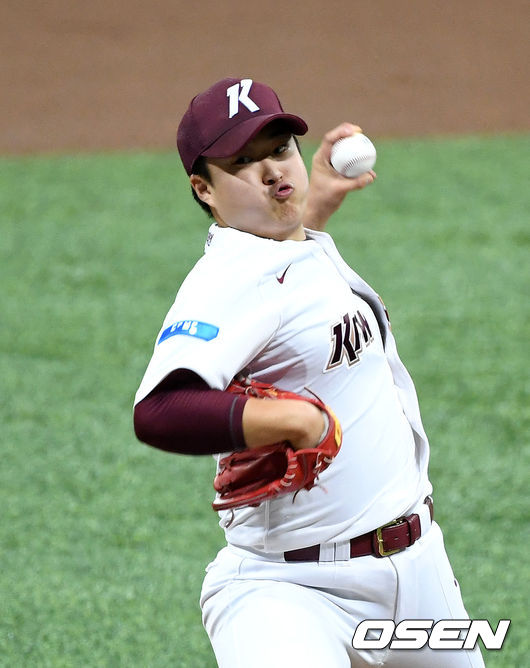 [OSEN=고척, 이대선 기자]키움 선발투수 김재웅이 역투하고 있다. /sunday@osen.co.kr