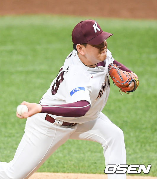[OSEN=고척, 박준형 기자]4회초 1사 1,2루 키움 두번째 투수 양현이 역투하고 있다.  / soul1014@osen.co.kr