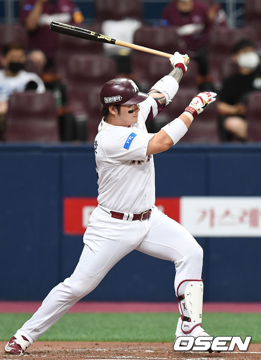 [OSEN=고척, 곽영래 기자]1회말 2사 1,3루 키움 박병호가 내야 안타로 타점을 올리고 있다. /youngrae@osen.co.kr