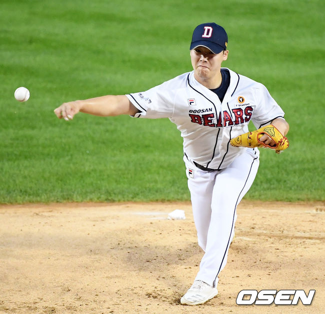 [OSEN=잠실, 민경훈 기자]1회초 두산 선발 박치국이 마운드 위에서 힘차게 공을 뿌리고 있다./ rumi@osen.co.kr