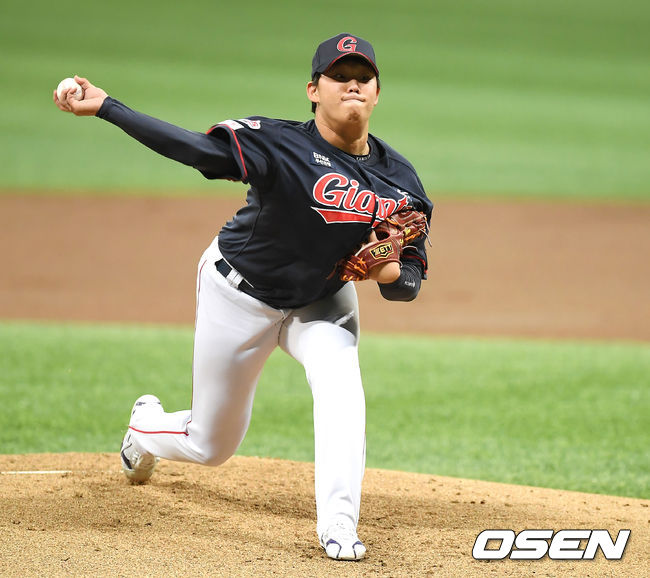 [OSEN=고척, 곽영래 기자]1회말 롯데 서준원이 역투하고 있다. /youngrae@osen.co.kr