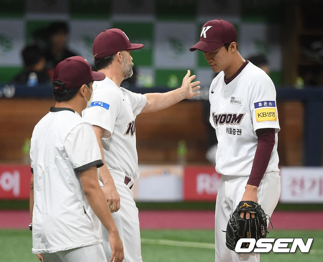 [OSEN=고척, 곽영래 기자]8회초 1사 1,2루 키움 안우진이 강판되고 있다. /youngrae@osen.co.kr