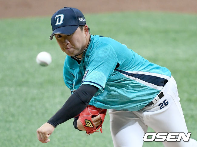 [OSEN=고척, 김성락 기자] 15일 서울 고척스카이돔에서 ‘2020 신한은행 SOL KBO리그’ 키움 히어로즈와 NC 다이노스의 경기가 열렸다.3회말 NC 선발투수 최성영이 마운드에 올라 힘차게 공를 뿌리고 있다./ks0919@osen.co.kr