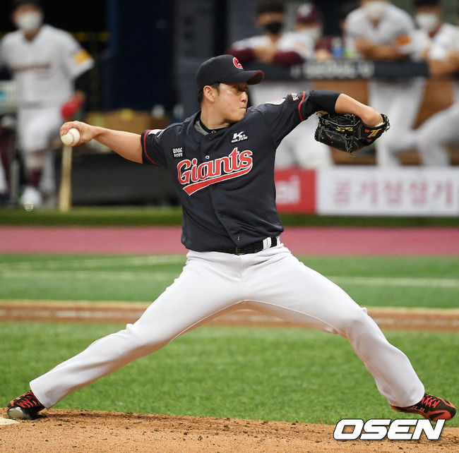 [OSEN=고척, 민경훈 기자] 롯데 김건국이 힘차게 공을 뿌리고 있다./rumi@osen.co.kr