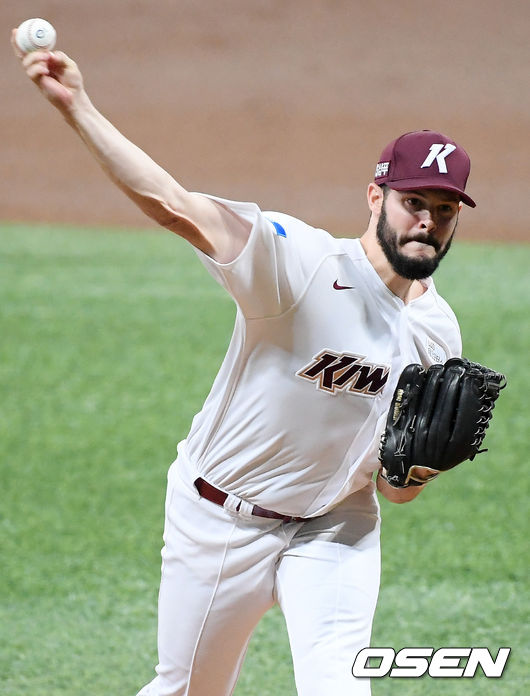 [OSEN=고척, 민경훈 기자]키움 선발 브리검이 마운드 위에서 힘차게 공을 뿌리고 있다. /rumi@osen.co.kr