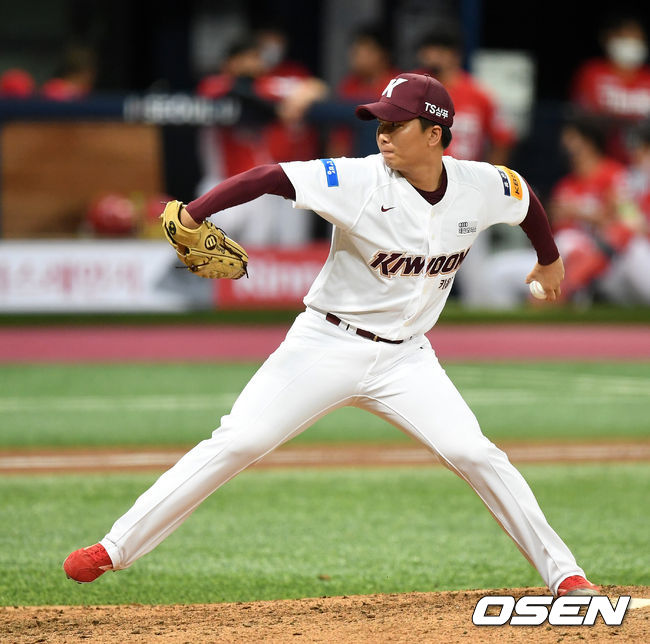 [OSEN=고척, 이대선 기자]7회초 무사에서 키움 김성민이 역투하고 있다./sunday@osen.co.kr