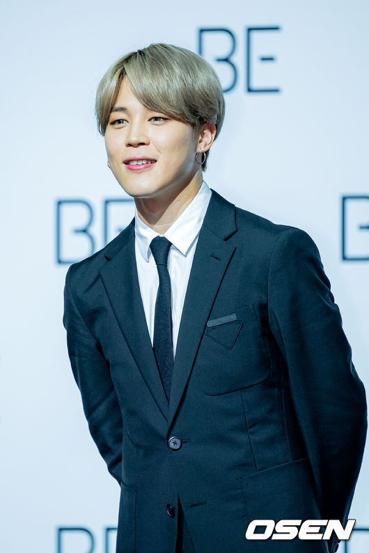 [OSEN=민경훈 기자]방탄소년단 지민이 무대 위에서 포토타임을 갖고 있다./ rumi@osen.co.kr