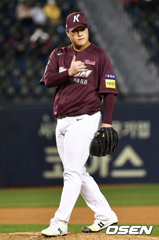 [OSEN=최규한 기자] 키움 투수 조상우가 야수들에게 사인을 보내고 있다. / dreamer@osen.co.kr