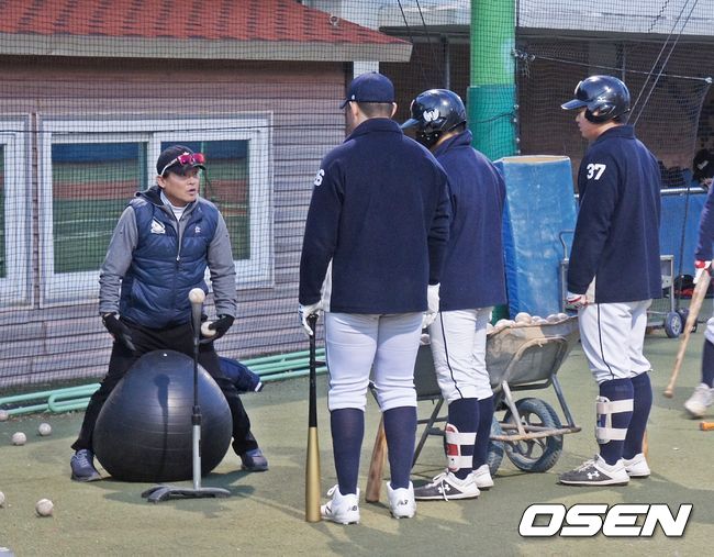 [OSEN=대구, 손찬익 기자] 재능기부 활동에 나선 박흥식 전 KIA 퓨처스 감독 /what@osen.co.kr