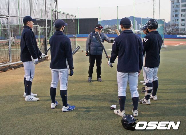 [OSEN=대구, 손찬익 기자] 재능기부 활동에 나선 박흥식 전 KIA 퓨처스 감독 /what@osen.co.kr