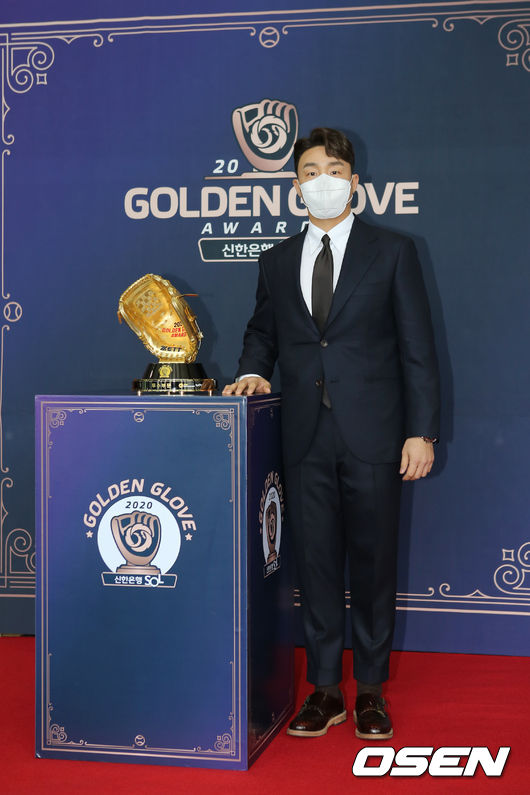 골든글러브 레드카펫 밟는 손아섭 (사진제공=KBO)