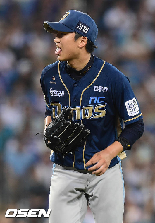 [OSEN=대구, 백승철 기자] 28일 오후 대구 삼성 라이온즈 파크에서 열린 '2016 타이어뱅크 KBO 리그' 삼성 라이온즈와 NC 다이노스의 경기 4회말을 마친 구창모가 덕아웃으로 향하고 있다. / baik@osen.co.kr