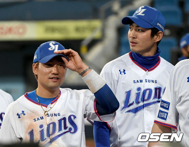 [OSEN=대구, 김성락 기자] 경기 종료 후 삼성 김상수, 구자욱이 더그아웃으로 이동하고 있다. /ksl0919@osen.co.kr