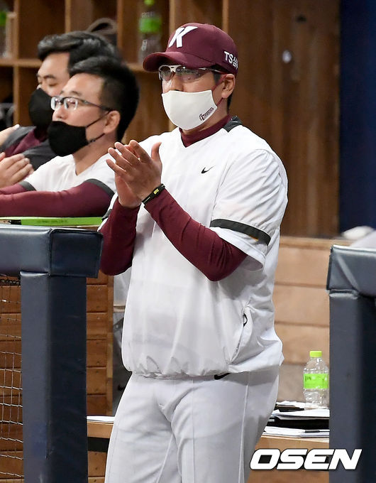 [OSEN=고척, 김성락 기자] 키움 홍원기 감독이 박수를 치고 있다./ksl0919@osen.co.kr