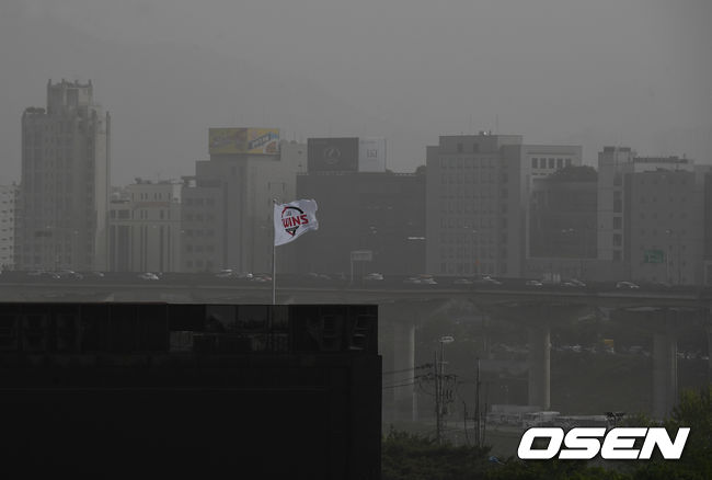 [OSEN=잠실, 지형준 기자]미세먼지로 취소된 잠실야구장. /jpnews@osen.co.kr