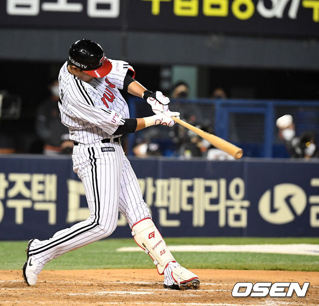 [OSEN=잠실, 지형준 기자] LG 채은성이 투런포를 날리고 있다.  /jpnews@osen.co.kr