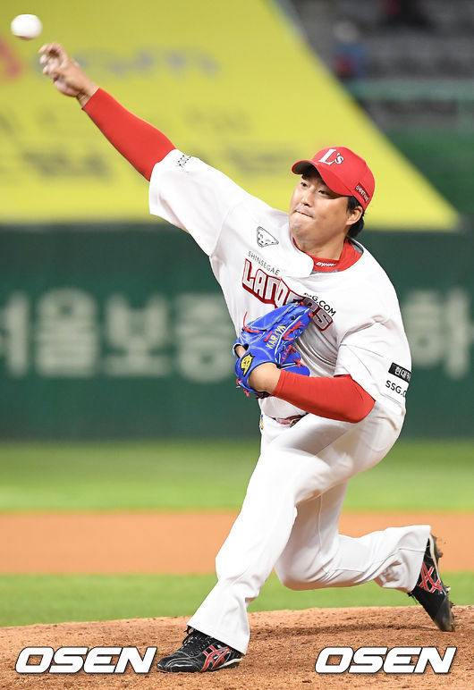 [OSEN=인천, 민경훈 기자]8회초 마운드에 오른 SSG 김세현이 힘차게 공을 뿌리고 있다./ rumi@osen.co.kr