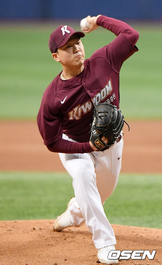 [OSEN=민경훈 기자]키움 이승호가 마운드 위에서 힘차게 공을 뿌리고 있다. /rumi@osen.co.kr