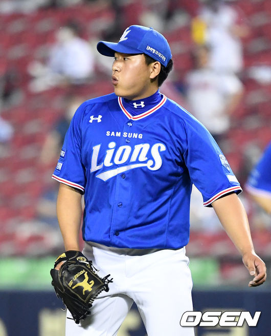 [OSEN=지형준 기자]삼성 이승현이 8회 수비를 마치고 숨을 몰아쉬고 있다. /jpnews@osen.co.kr