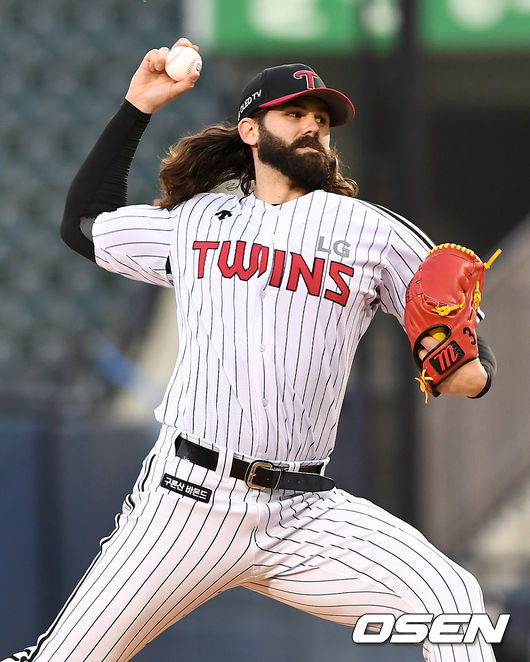 [OSEN=잠실, 최규한 기자] LG 선발 켈리가 힘차게 공을 뿌리고 있다. / dreamer@osen.co.kr