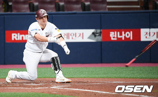 [OSEN=고척,박준형 기자]2회말 키움 선두타자 박동원이 방망이를 놓치고 있다./  soul1014@osen.co.kr