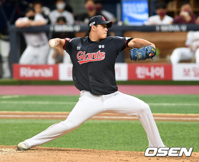 [OSEN=고척, 이대선 기자] 1일 오후 서울 고척스카이돔에서 ’2021 신한은행 SOL KBO 리그' 키움 히어로즈와 롯데 자이언츠의 경기가 열렸다.7회말 1사 1루에서 롯데 나균안이 역투하고 있다. 2021.06.01. /sunday@osen.co.kr
