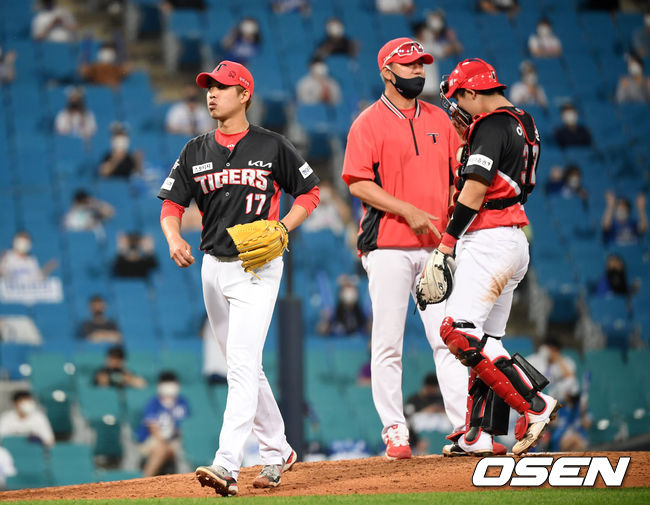 [OSEN=대구, 조은정 기자]7회말 2사 1루 KIA 선발 임기영이 교체되고 있다. 2021.06.10 /cej@osen.co.kr