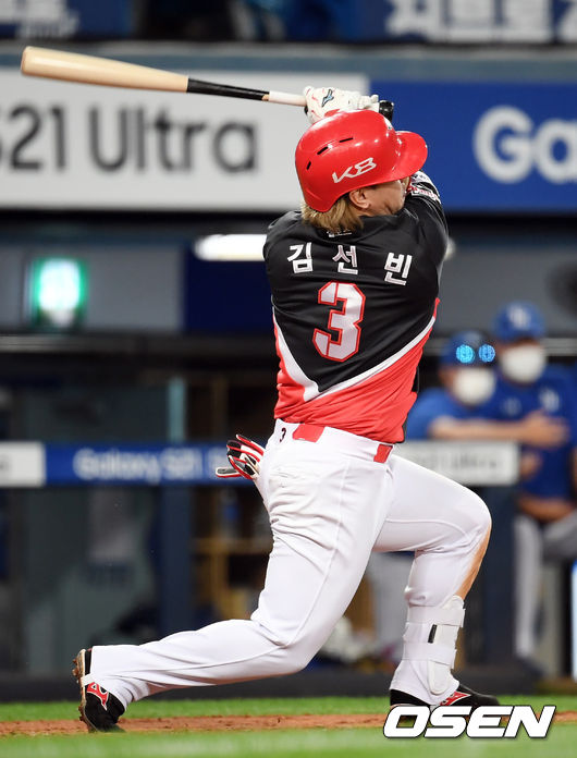 [OSEN=대구, 조은정 기자]9회초 2사 2,3루 KIA 김선빈이 2타점 적시타를 때려내고 있다. 2021.06.10 /cej@osen.co.kr