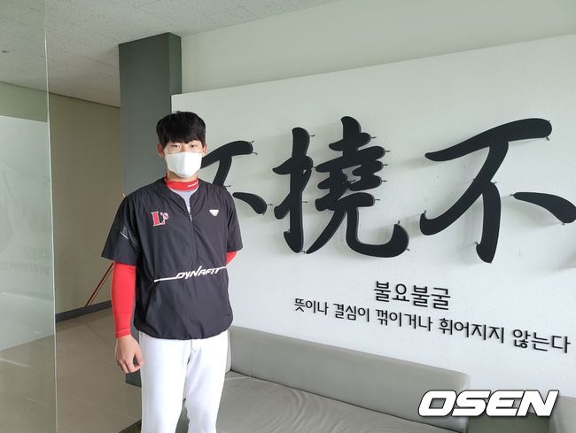[OSEN=강화도, 홍지수 기자] SSG 2군에 있는 2021 신인 투수 조요한이 시속 155km 강속구로 관심을 모으며 경험을 쌓고 있다. /knightjisu@osen.co.kr