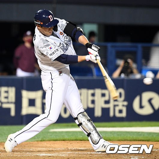 [OSEN=잠실, 지형준 기자]8회말 2사 1,2루에서 두산 양석환이 스리런포를 날리고 있다. 2021.06.22 /jpnews@osen.co.kr