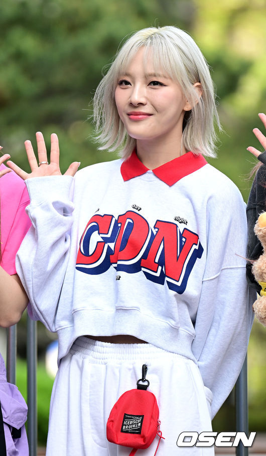 [사진]빌리 문수아, 예쁜 미소 선물 - NO.1 축구 전문 미디어, 스포탈코리아 [사진]빌리 문수아, 예쁜 미소 선물