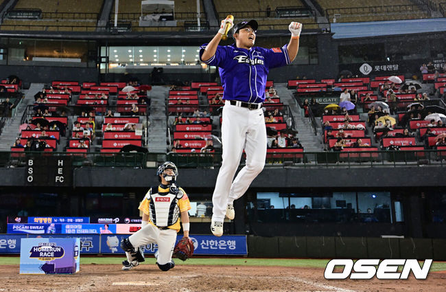 [OSEN=부산, 이석우 기자] 14일 부산 사직구장에서 2023 신한은행 SOL KBO 올스타전 컴투스 프로야구 홈런 레이스가 열렸다. 한화 채은성이 5개의 홈런을 기록해 1등을 차지하고 환호하고 있다. 2023.07.14 / foto0307@osen.co.kr