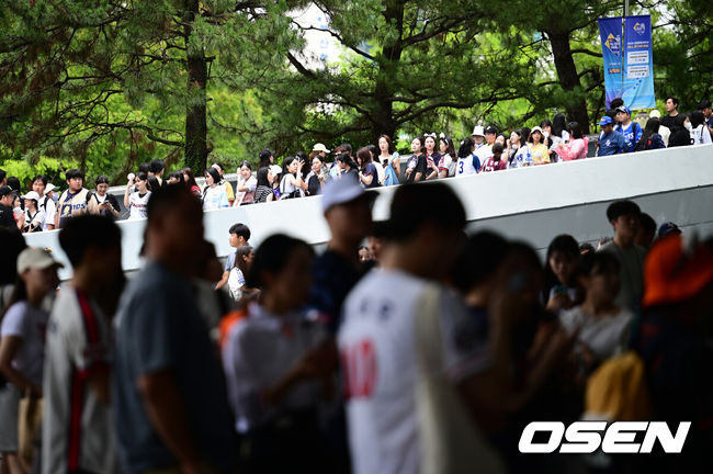 [OSEN=부산, 김성락 기자] 15일 오후 부산 사직야구장에서 ‘2023 신한은행 SOL KBO 올스타전’ 경기가 열렸다. 수많은 팬들이 경기장을 방문하고 있다. 2023.07.15 /ksl0919@osen.co.kr