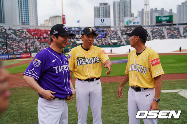 [OSEN=부산, 이석우 기자] 올스타전에서 만난 김종국 KIA 감독, 이승엽 두산 감독, 김원형 SSG 감독. 2023.07.15 / foto0307@osen.co.kr