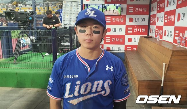 [OSEN=고척, 한용섭 기자] 삼성 김성윤이 29일 키움과의 경기에서 3안타 3타점으로 활약한 후 인터뷰를 하고 있다. /orange@osen.co.kr