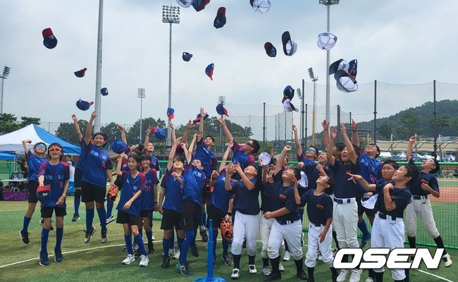 일본 아이치현 연합팀과 대만 신룽초등학교. /OSEN DB