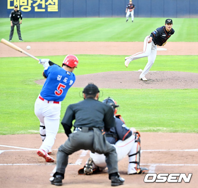 [OSEN=광주, 민경훈 기자] 6일 오후 광주-기아챔피언스필드에서 ‘2023 신한은행 SOL KBO리그’ KIA 타이거즈와 한화 이글스 경기가 열렸다.1회말 2사 KIA 김도영이 한화 선발 문동주와의 첫 대결에서 유격수 라인드라이브 타구를 때리고 있다. 2023.08.06 / rumi@osen.co.kr