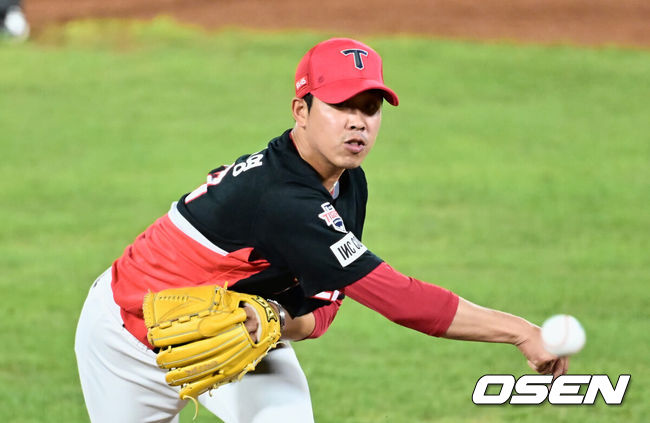 [OSEN=부산, 이석우 기자] 12일 부산 사직구장에서 2023 신한은행 SOL KBO리그 롯데 자이언츠와 KIA 타이거즈의 경기가 열렸다. KIA 타이거즈 임기영이 역투하고 있다. 2023.08.12 / foto0307@osen.co.kr