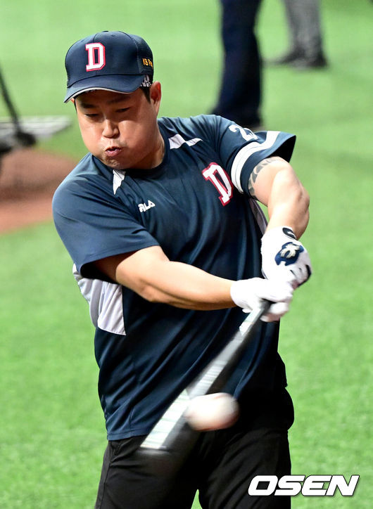 [OSEN=고척, 최규한 기자] 22일 오후 서울 고척스카이돔에서 ‘2023 신한은행 SOL KBO리그’ 키움 히어로즈와 두산 베어스의 경기가 열린다.경기를 앞두고 진행된 훈련에서 부상을 털고 1군에 복귀한 두산 양의지가 타격 훈련을 펼치고 있다. 2023.08.22 / dreamer@osen.co.kr