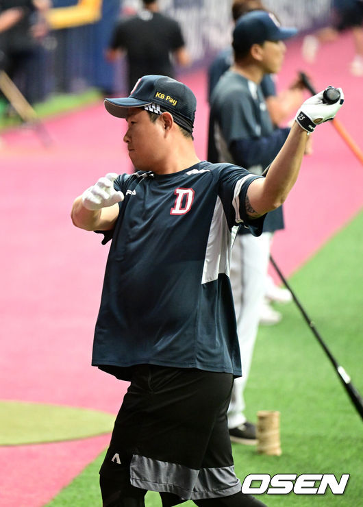 [OSEN=고척, 최규한 기자] 22일 오후 서울 고척스카이돔에서 ‘2023 신한은행 SOL KBO리그’ 키움 히어로즈와 두산 베어스의 경기가 열린다.경기를 앞두고 진행된 훈련에서 부상을 털고 1군에 복귀한 두산 양의지가 타격 훈련을 펼치고 있다. 2023.08.22 / dreamer@osen.co.kr