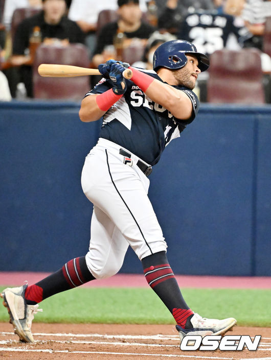 [OSEN=고척, 민경훈 기자] 23일 오후 서울 고척스카이돔에서 ‘2023 신한은행 SOL KBO리그’ 키움 히어로즈와 두산 베어스의 경기가 열렸다. 1회초 무사 주자 1,2루 두산 로하스가 좌중간 선취 2타점 적시 2루타를 날리고 있다. 2023.08.23 / rumi@osen.co.kr